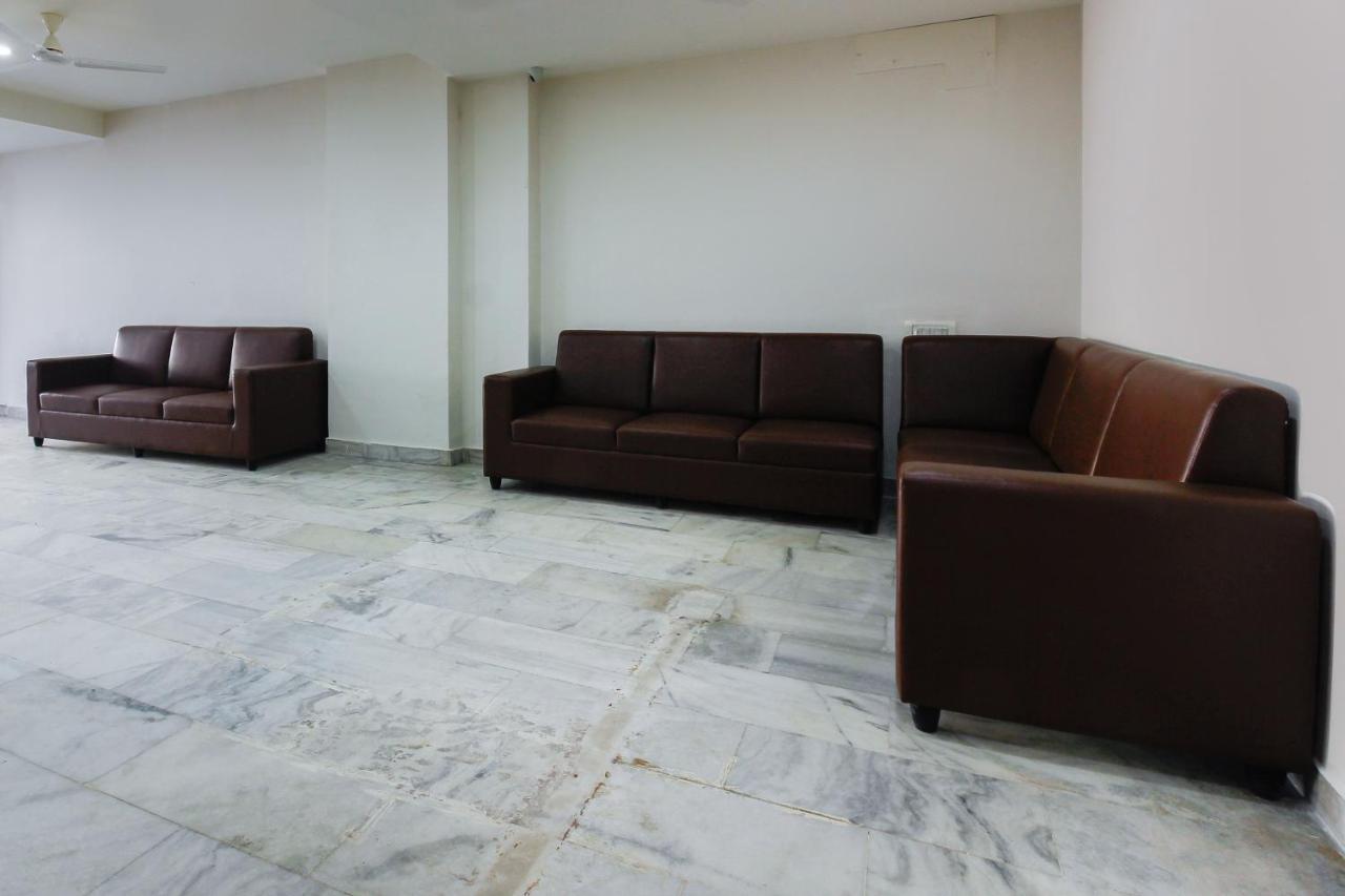 Capital O Sri Suprabhat Grand Near Kachiguda Railway Station Χιντεραμπάντ Εξωτερικό φωτογραφία