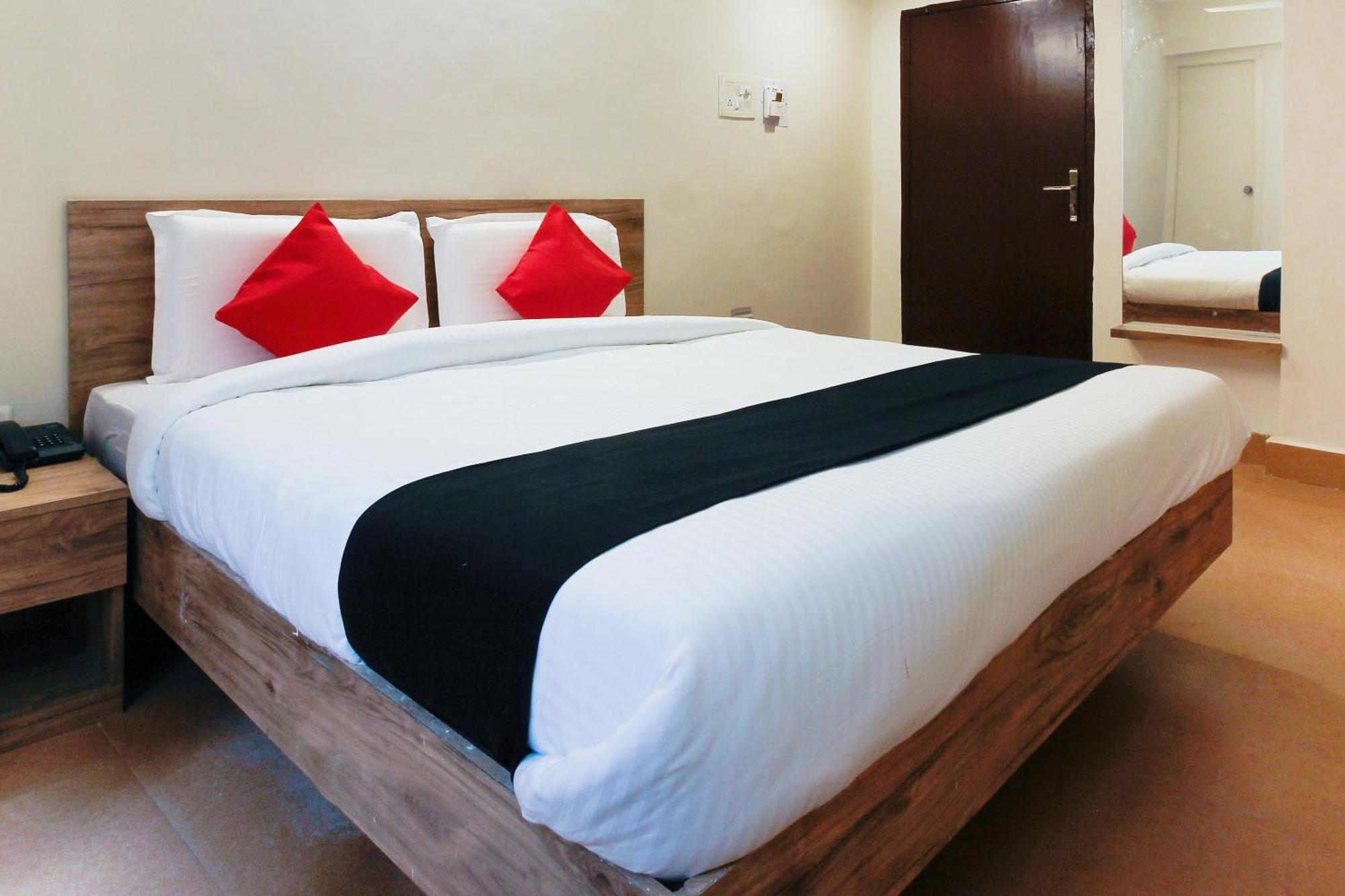 Capital O Sri Suprabhat Grand Near Kachiguda Railway Station Χιντεραμπάντ Εξωτερικό φωτογραφία